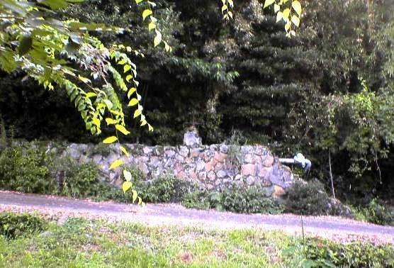 小水力発電の為の水を溜める堰